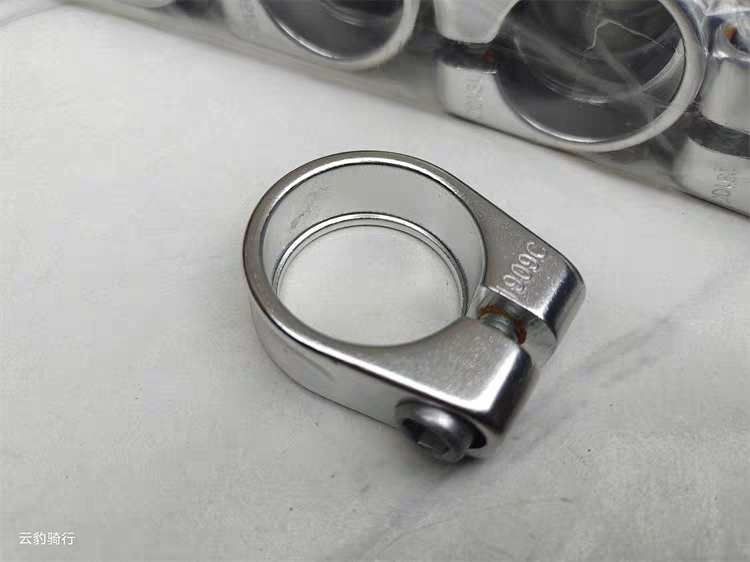 Junior Cycling Gear - 28.6mm Bicycle Seat Post Clamp, Fits